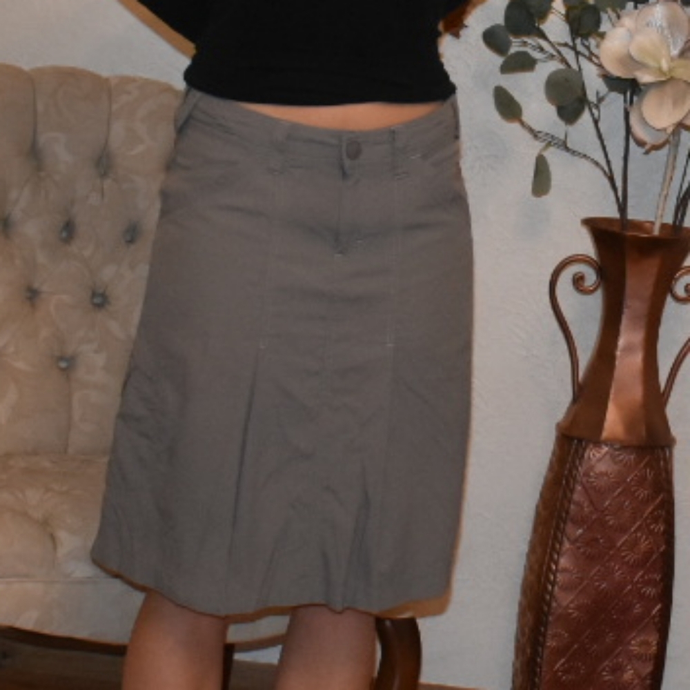 North Face size 4 outdoor exercise skirt